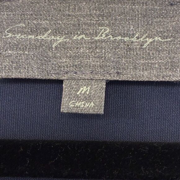 ANTHROPOLOGIE SUNDAY IN BROOKLYN Sleeveless Blouse Navy Women's Size Medium - Picture 4 of 5